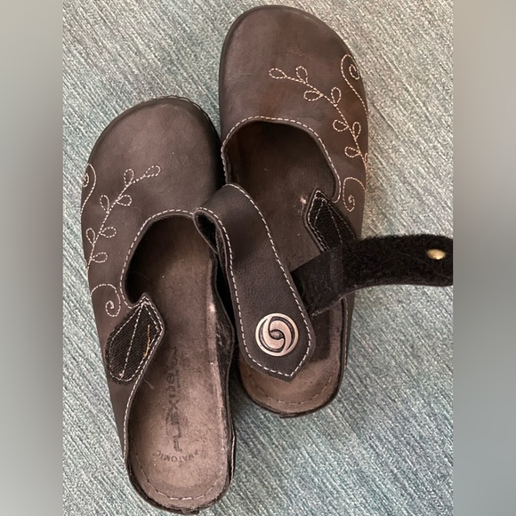 Flexus Spring Step Black Leather Slip on Mary Jane Mules size 36 Velcro Straps - Picture 2 of 12